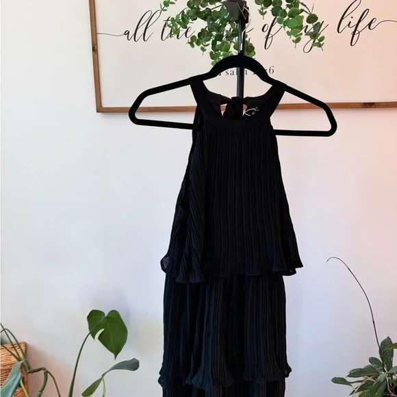 Beautiful new with tags size small Jessica flowy ruffles tiered dress - Picture 5 of 8